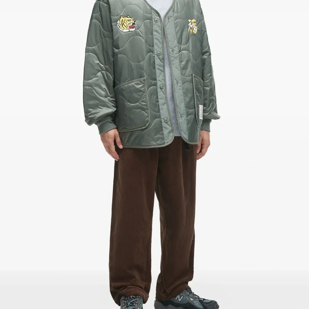 Стёганая куртка с вышивкой тигра