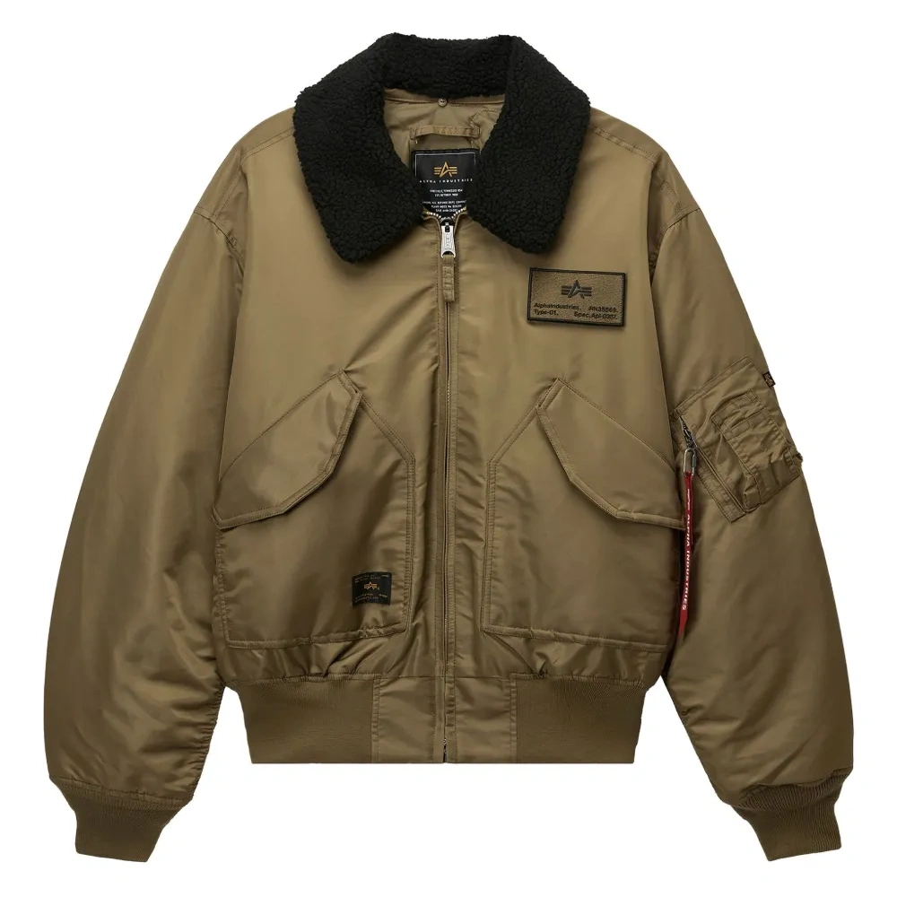 Бомбер с воротником из овчины