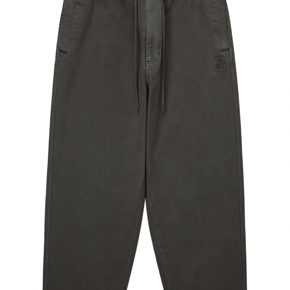 Брюки с завязками и нашивками