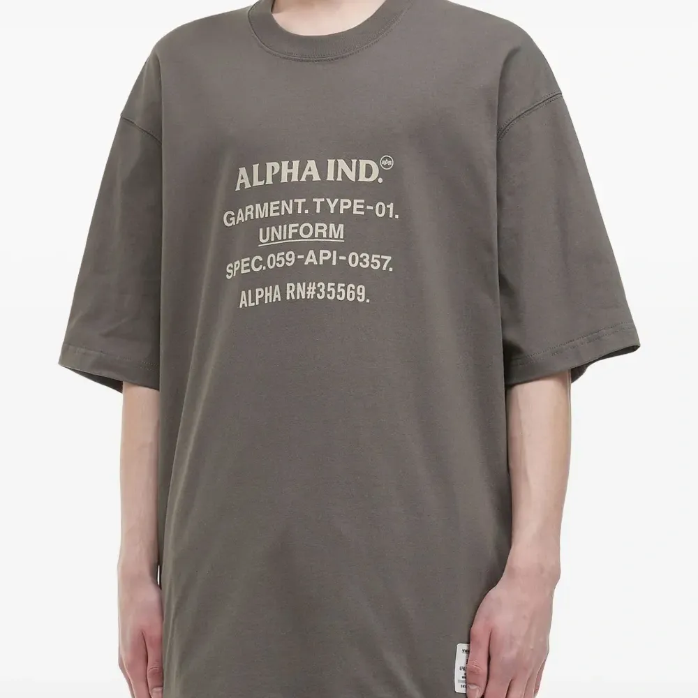 Футболка с круглым вырезом и графическим принтом