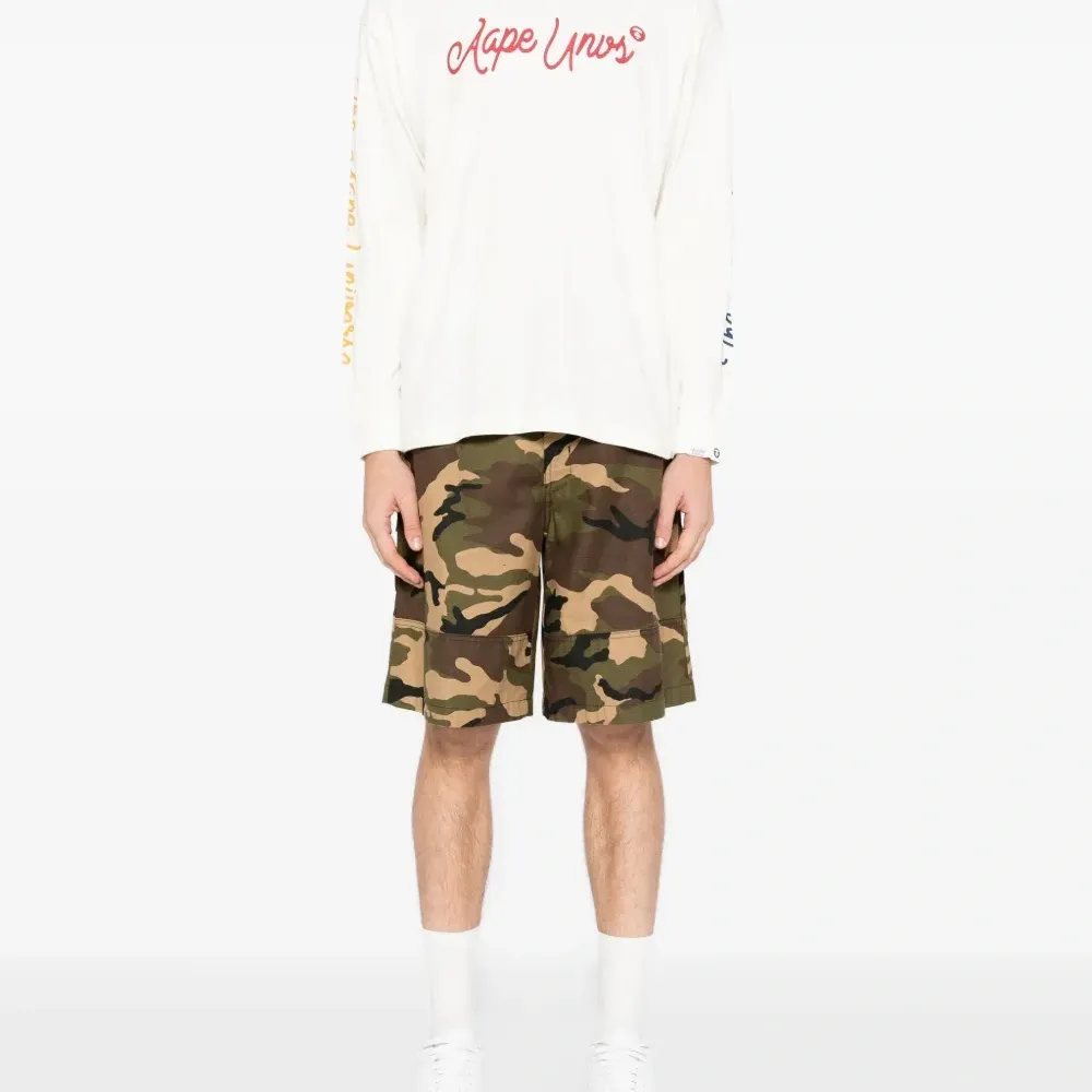 Футболка с логотипом