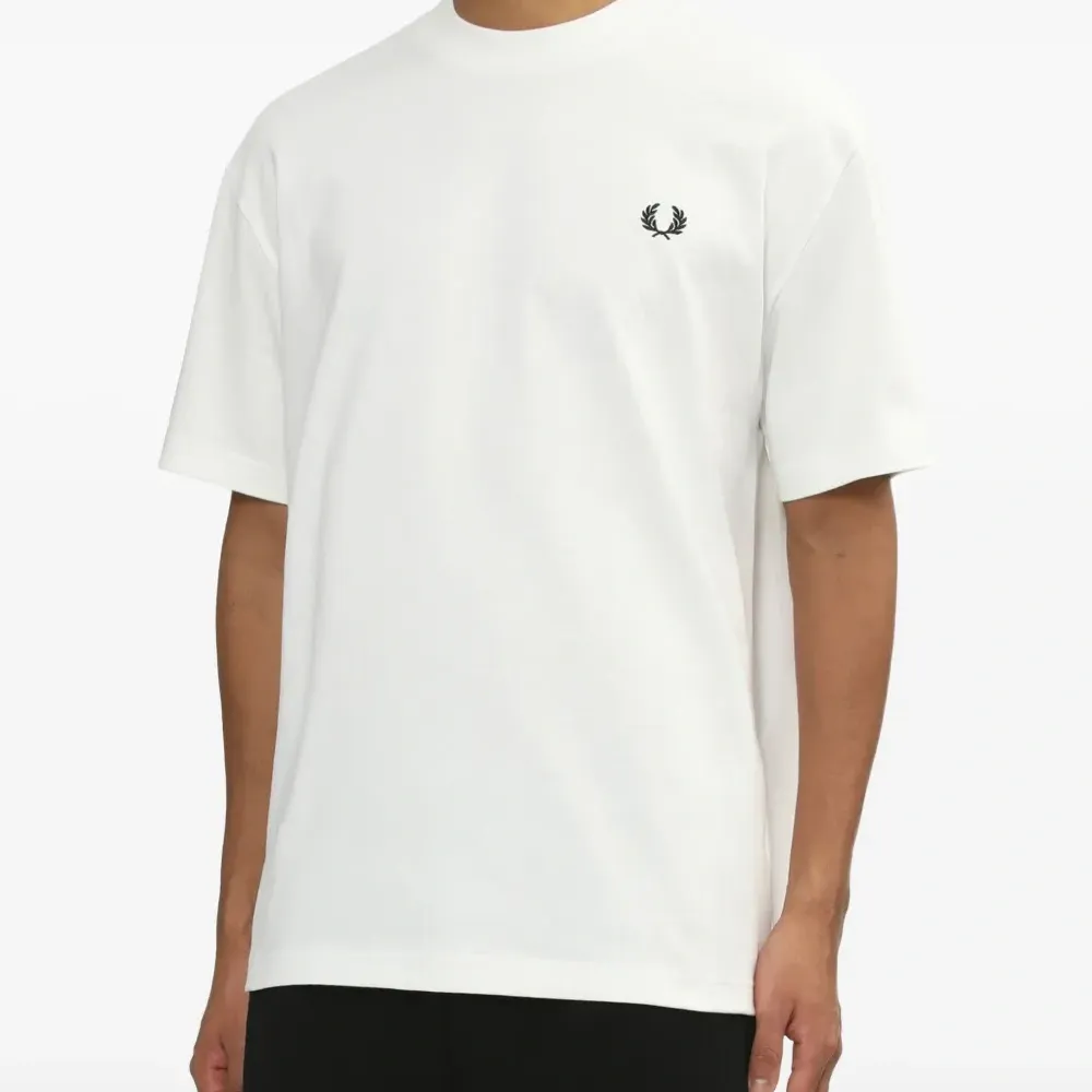 Хлопковая футболка с вышитым логотипом