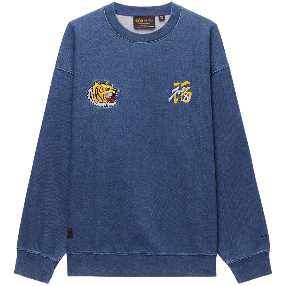 Свитшот с вышивкой тигра и круглым вырезом