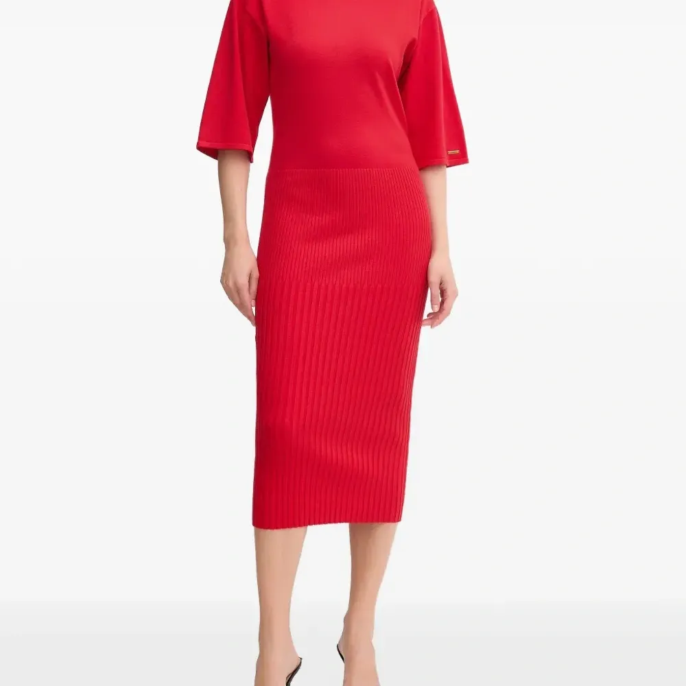 Платье миди с высоким воротником