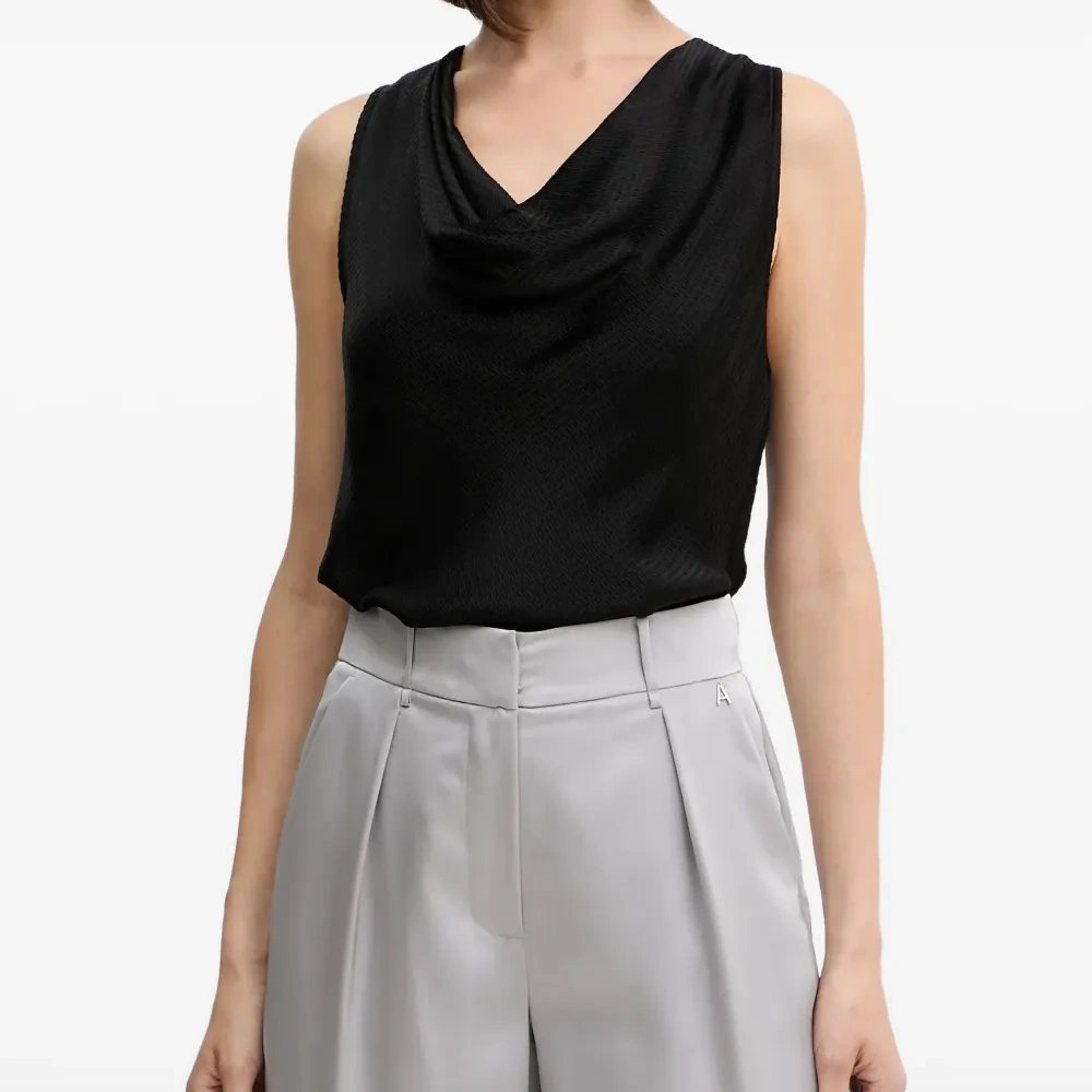 Топ с воротником-хомут Топ с воротником-хомут