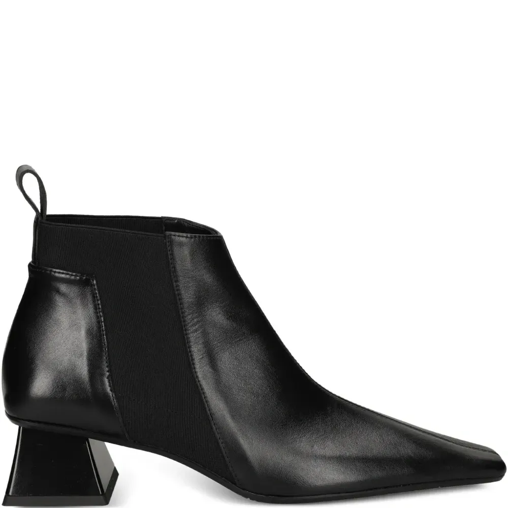 Ботинки на скульптурном каблуке Ботинки на скульптурном каблуке