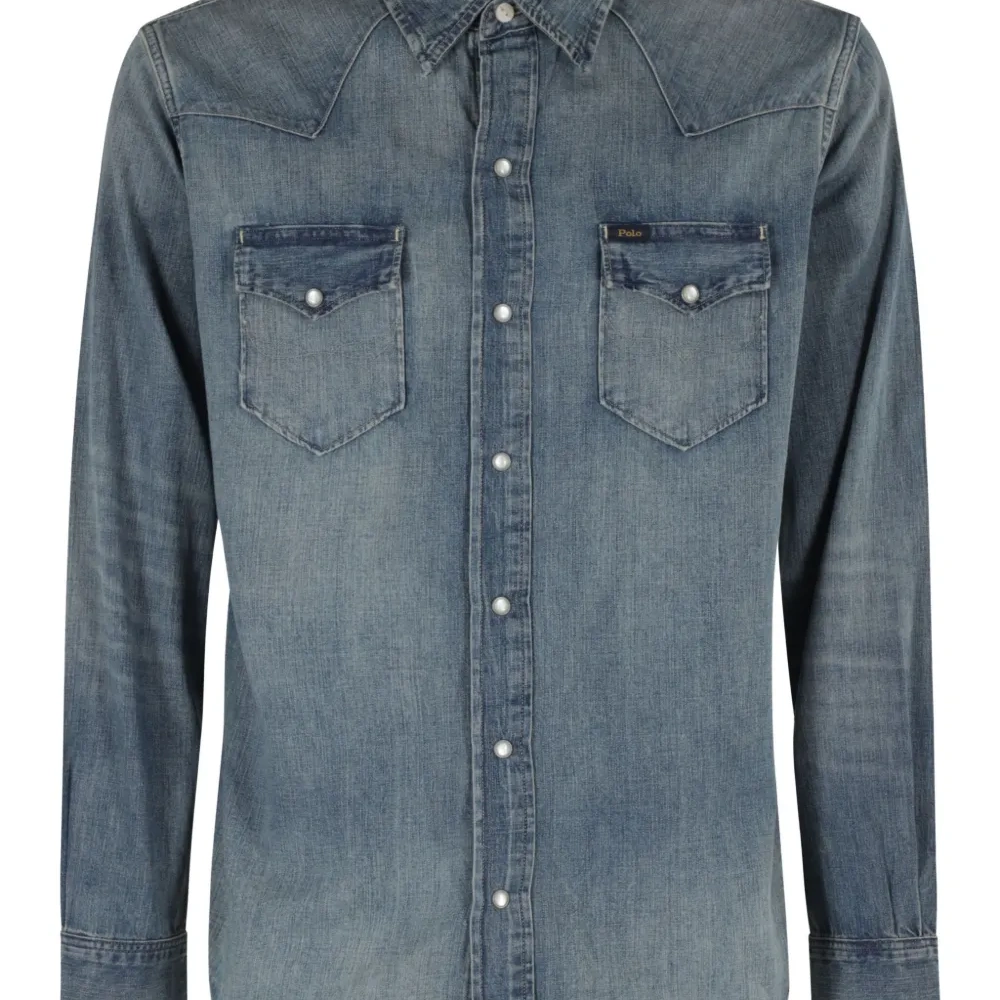 Джинсовая рубашка в стиле вестерн