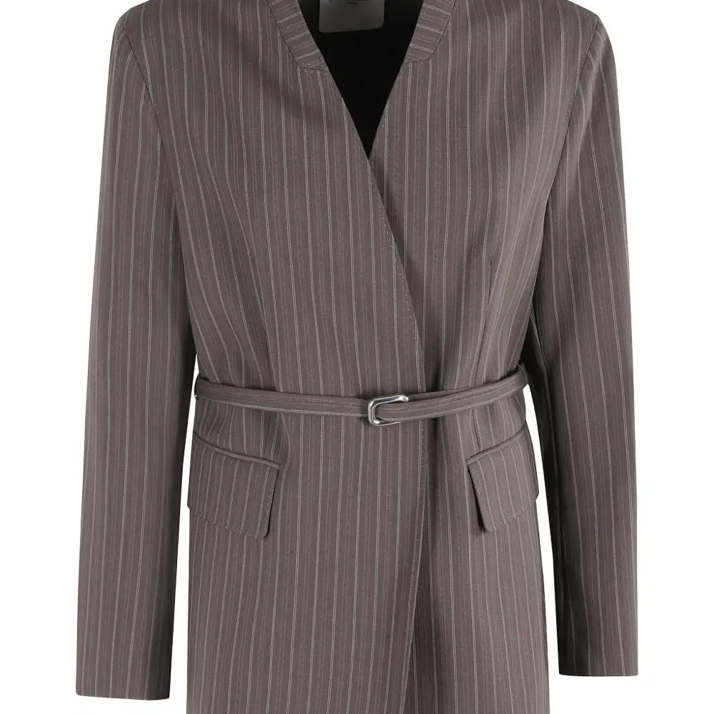 Пиджак в полоску с поясом