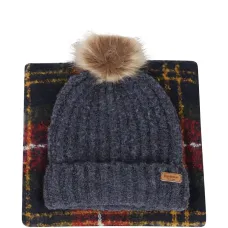 Комплект из шапки и шарфа с помпонами Комплект из шапки и шарфа с помпонами