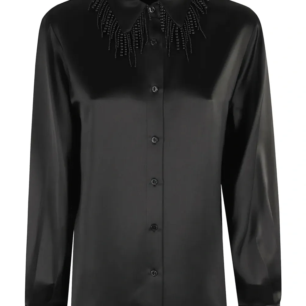 Атласная рубашка с бусинами на воротнике
