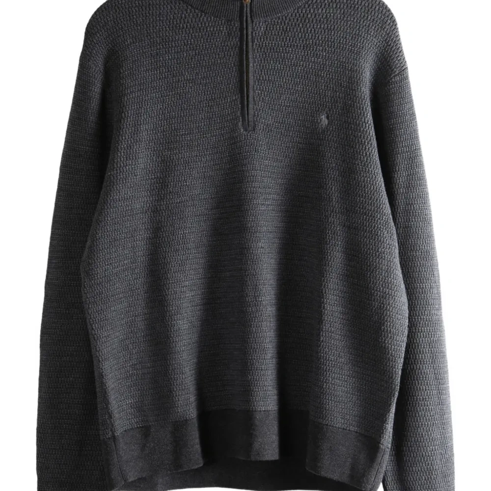 Вязаный свитер с молнией и воротником-стойкой