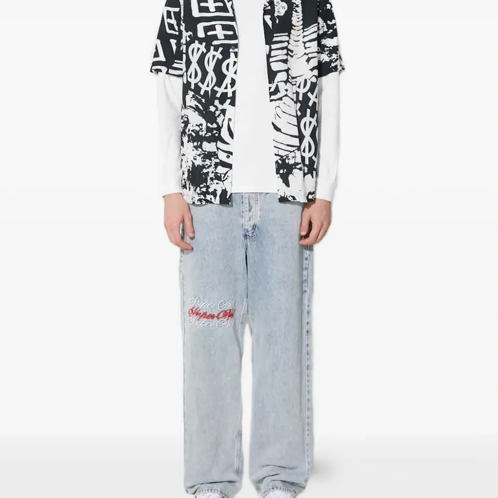 Футболка с длинными рукавами и принтом