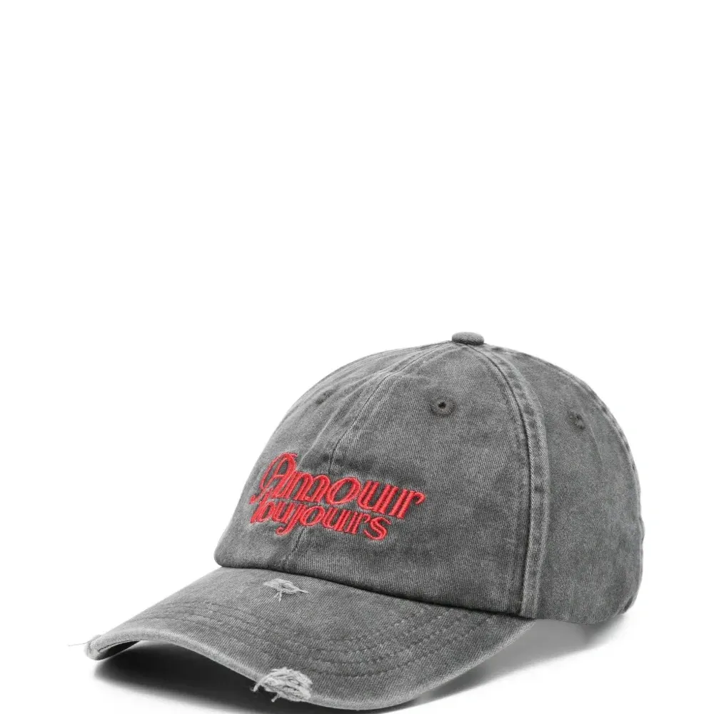 Бейсболка с вышивкой и эффектом потертости Бейсболка с вышивкой и эффектом потертости