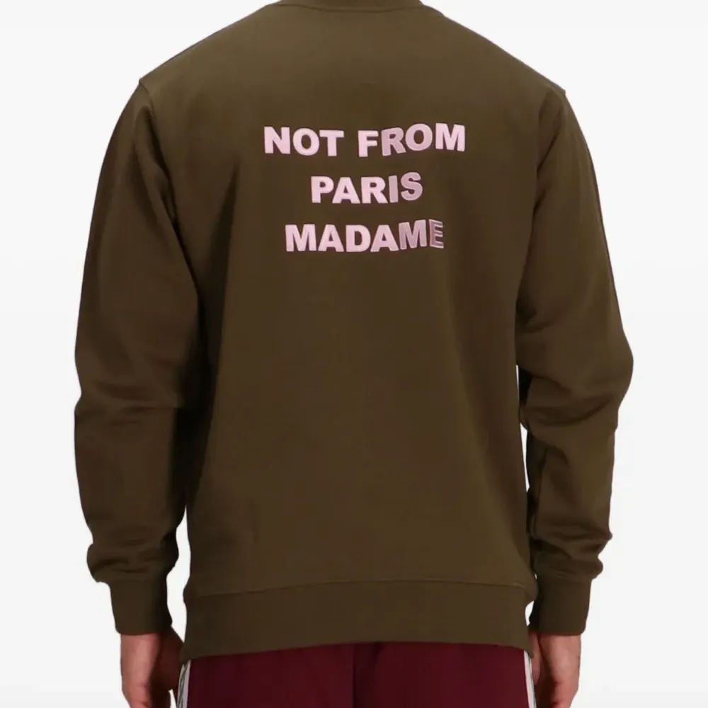 Толстовка с вышивкой