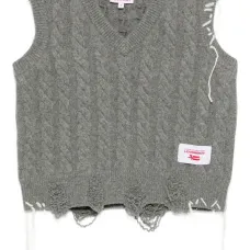 Кабельная вязаная кофта с эффектом потертости