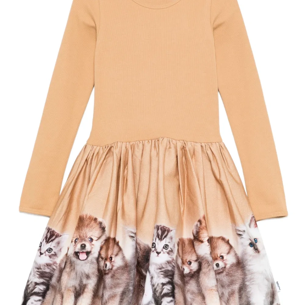 Платье с длинными рукавами и анималистичным принтом