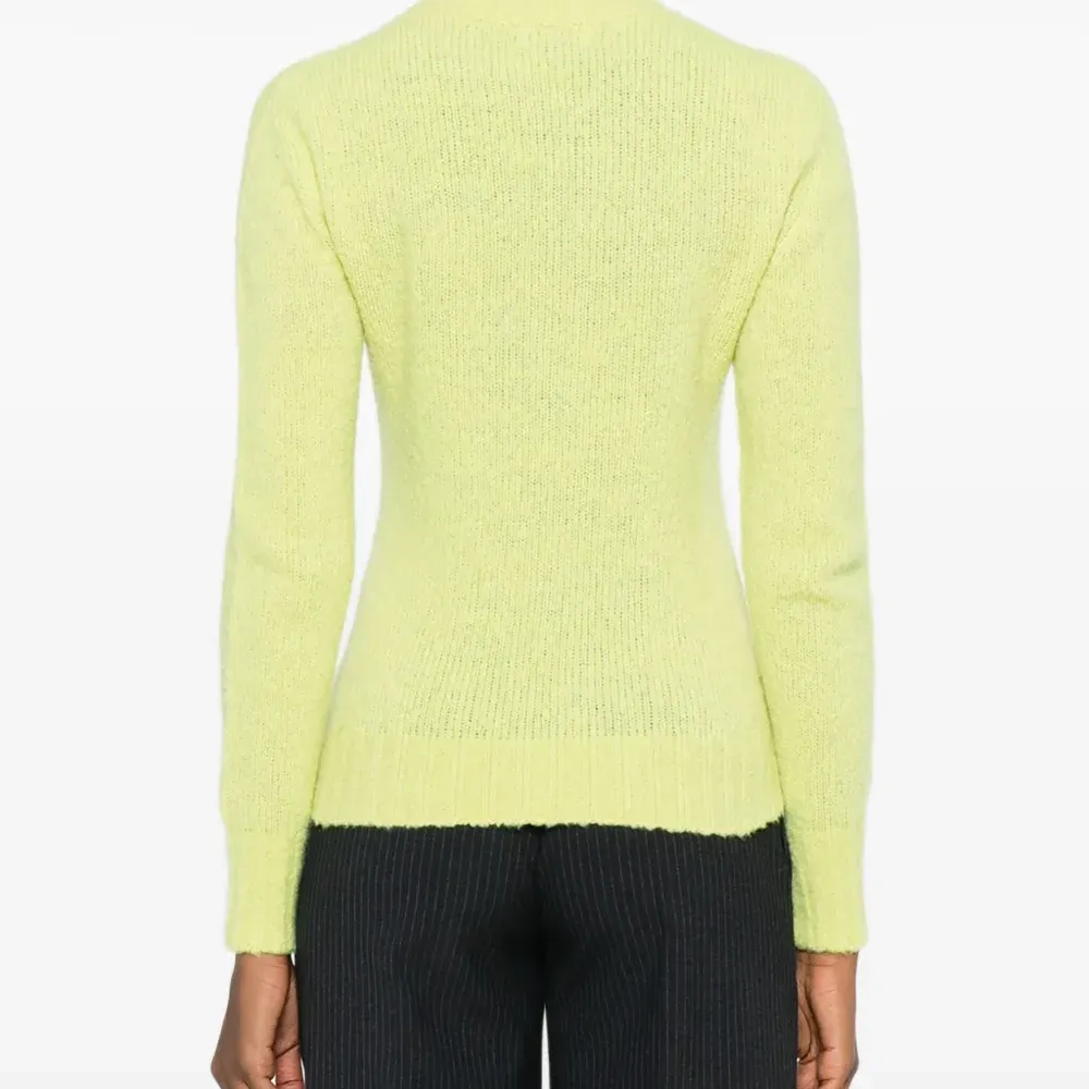 Свитер с круглым вырезом и длинными рукавами Свитер с круглым вырезом и длинными рукавами