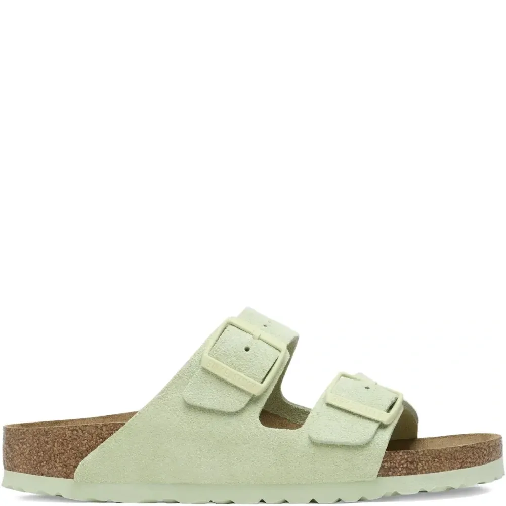 Сандалии с пряжками