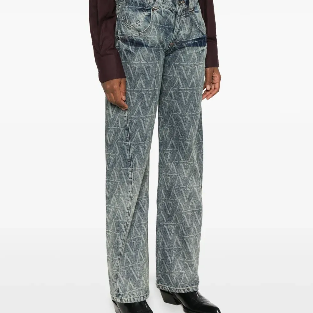 Джинсы с монограммой