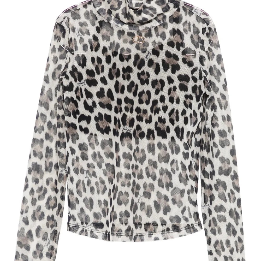 Топ с леопардовым принтом и высоким воротником