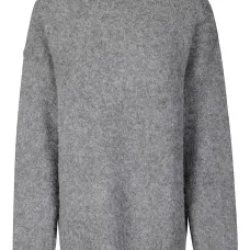 Свитер с заниженной линией плеч