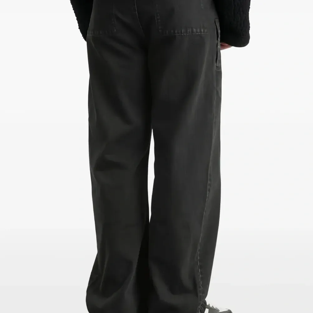 Джинсы на пуговицах