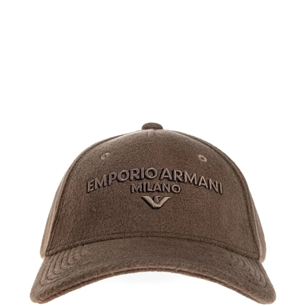 Бейсболка с вышитым логотипом