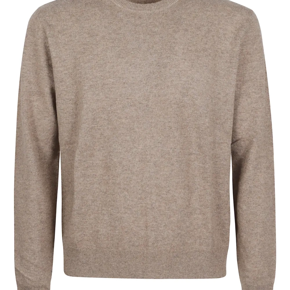 Свитер с круглым вырезом