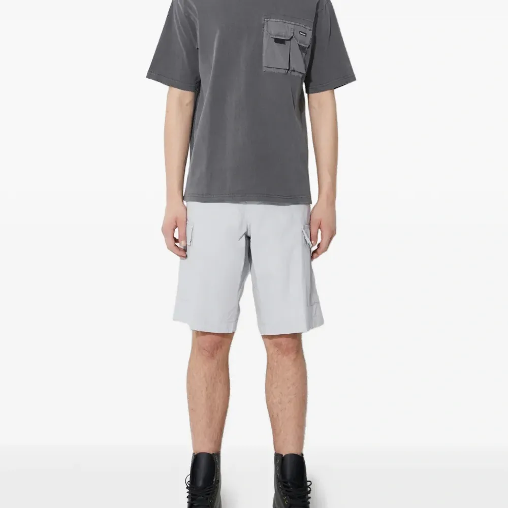 Футболка с накладным карманом