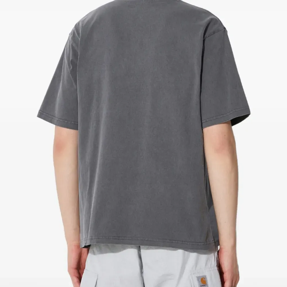 Футболка с накладным карманом