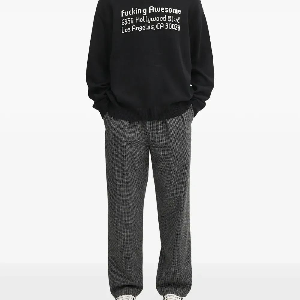 Графический свитер с круглым вырезом