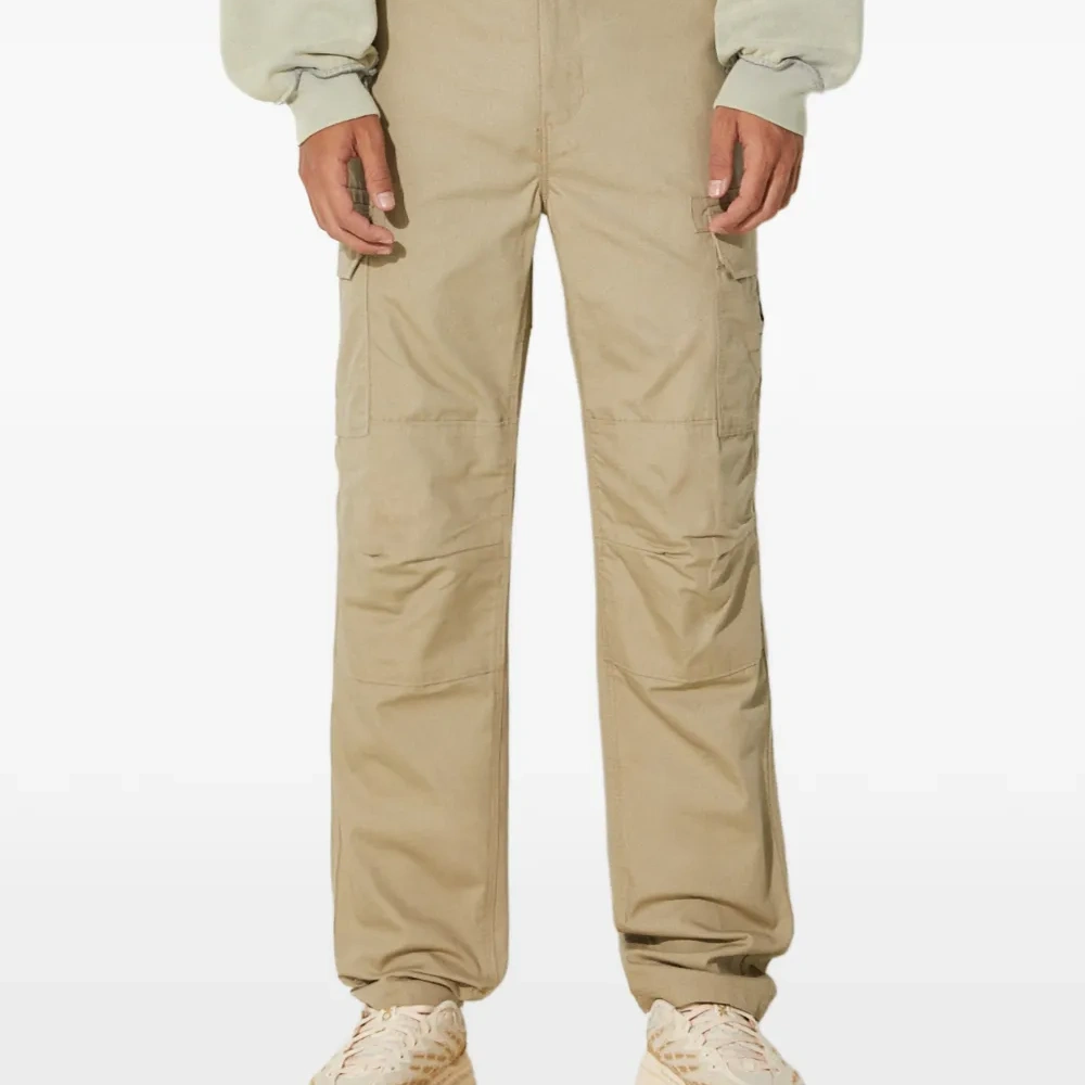 Брюки с накладными карманами