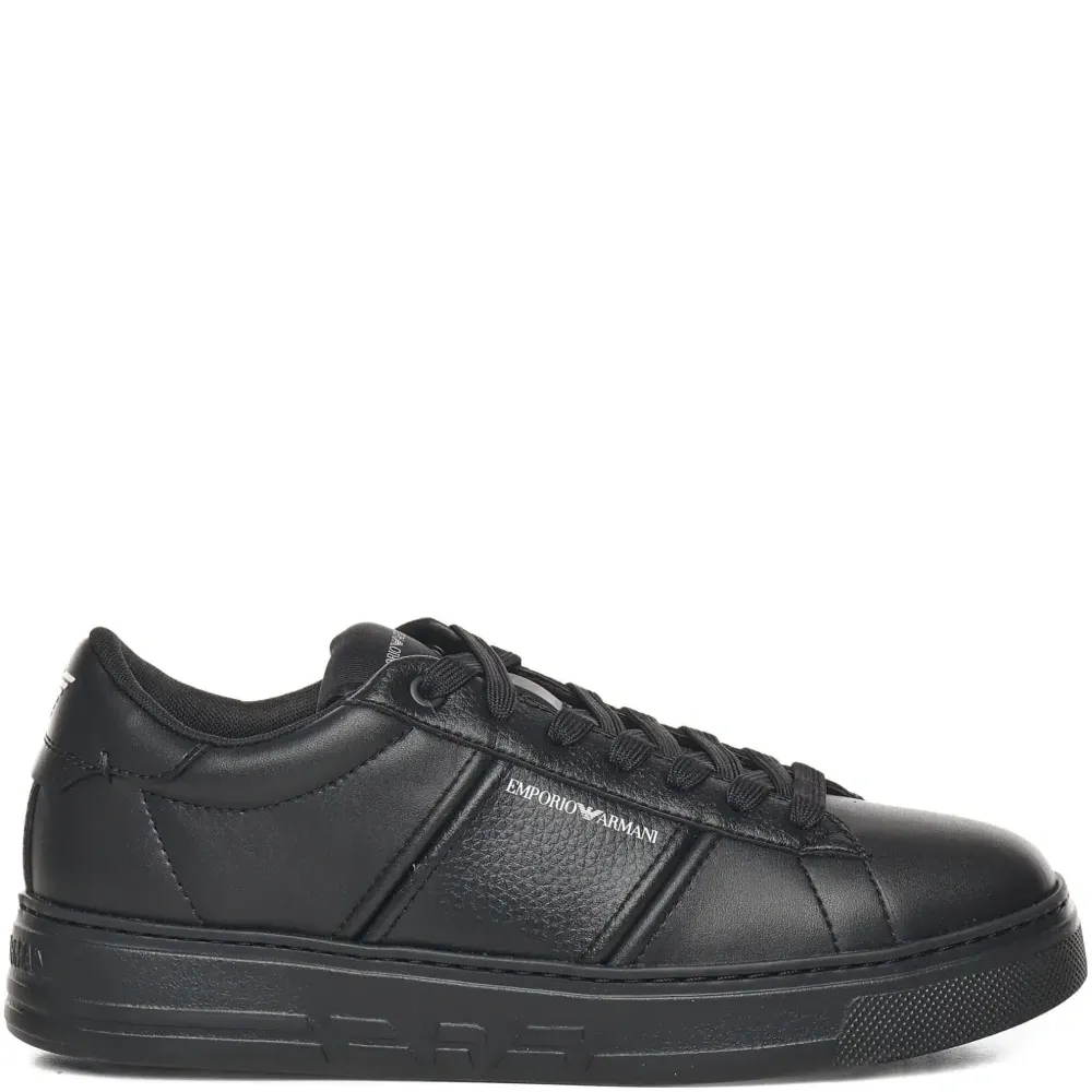 Кожаные кроссовки на шнуровке