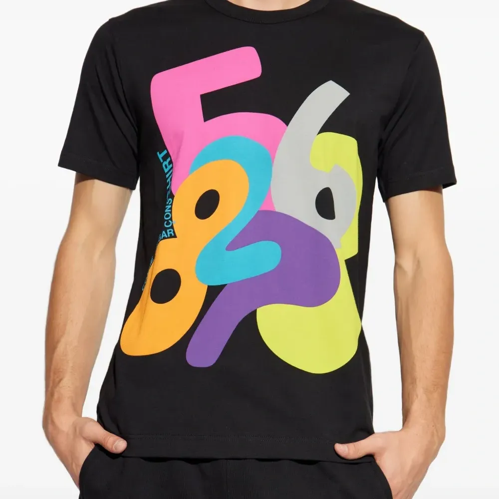 Футболка с абстрактным принтом