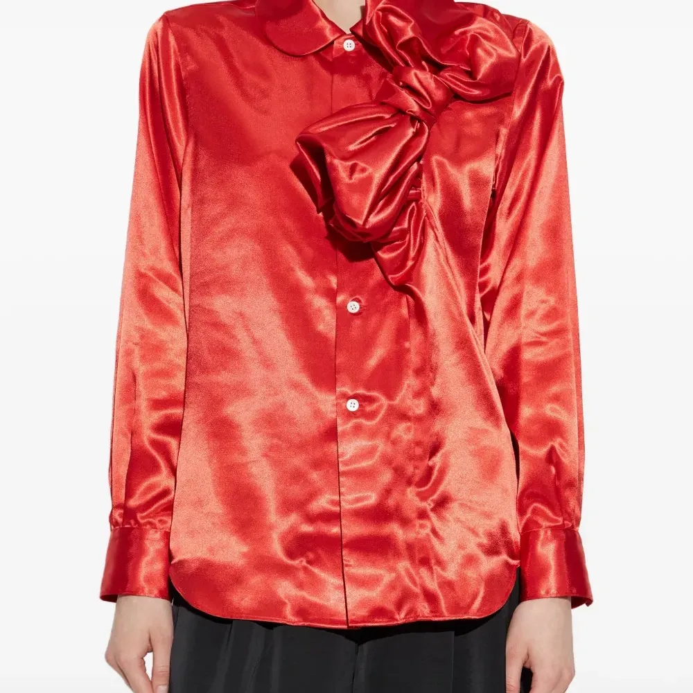 Блузка с бантом