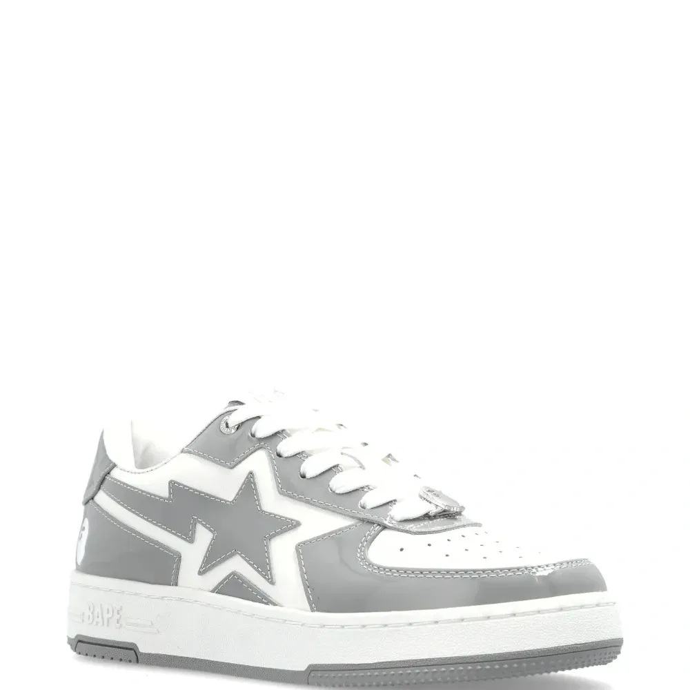 Кроссовки с вставками в виде звёзд