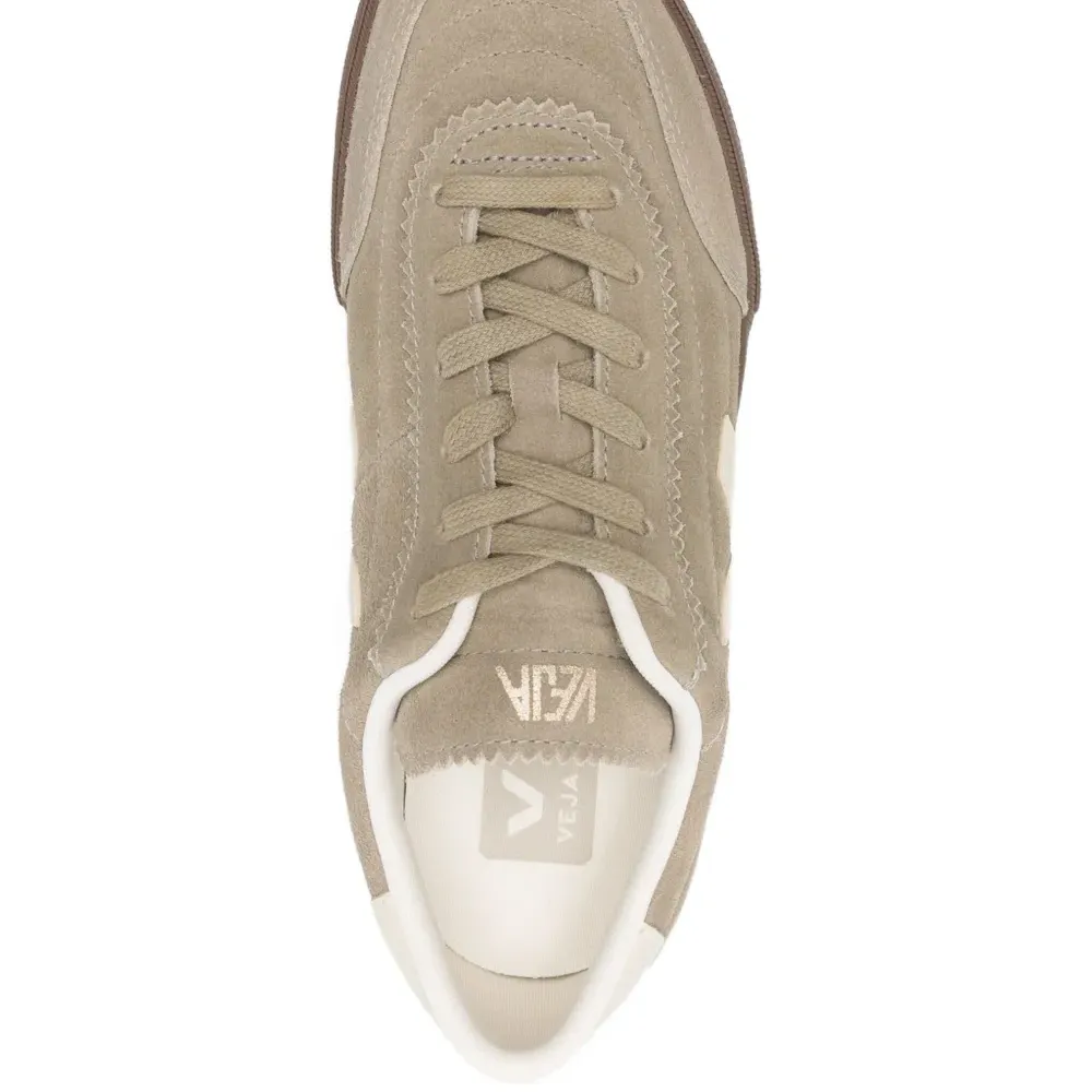 Кроссовки с логотипом