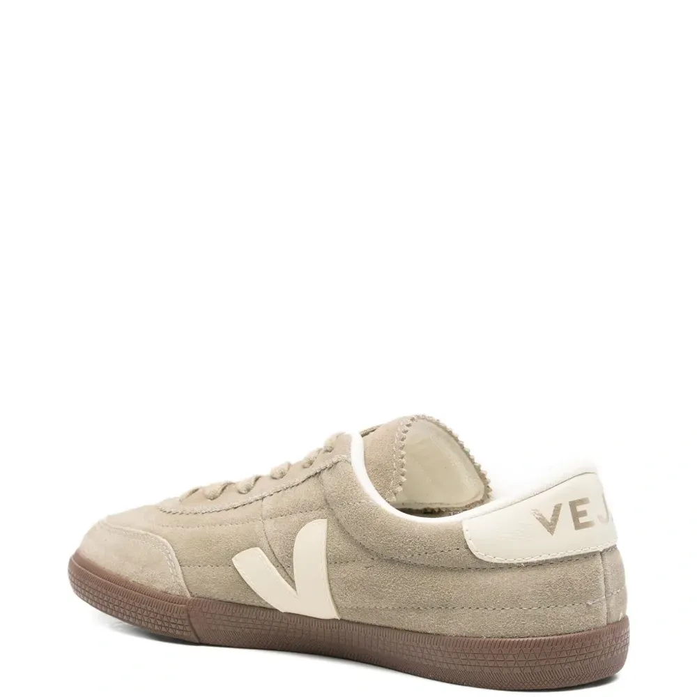 Кроссовки с логотипом