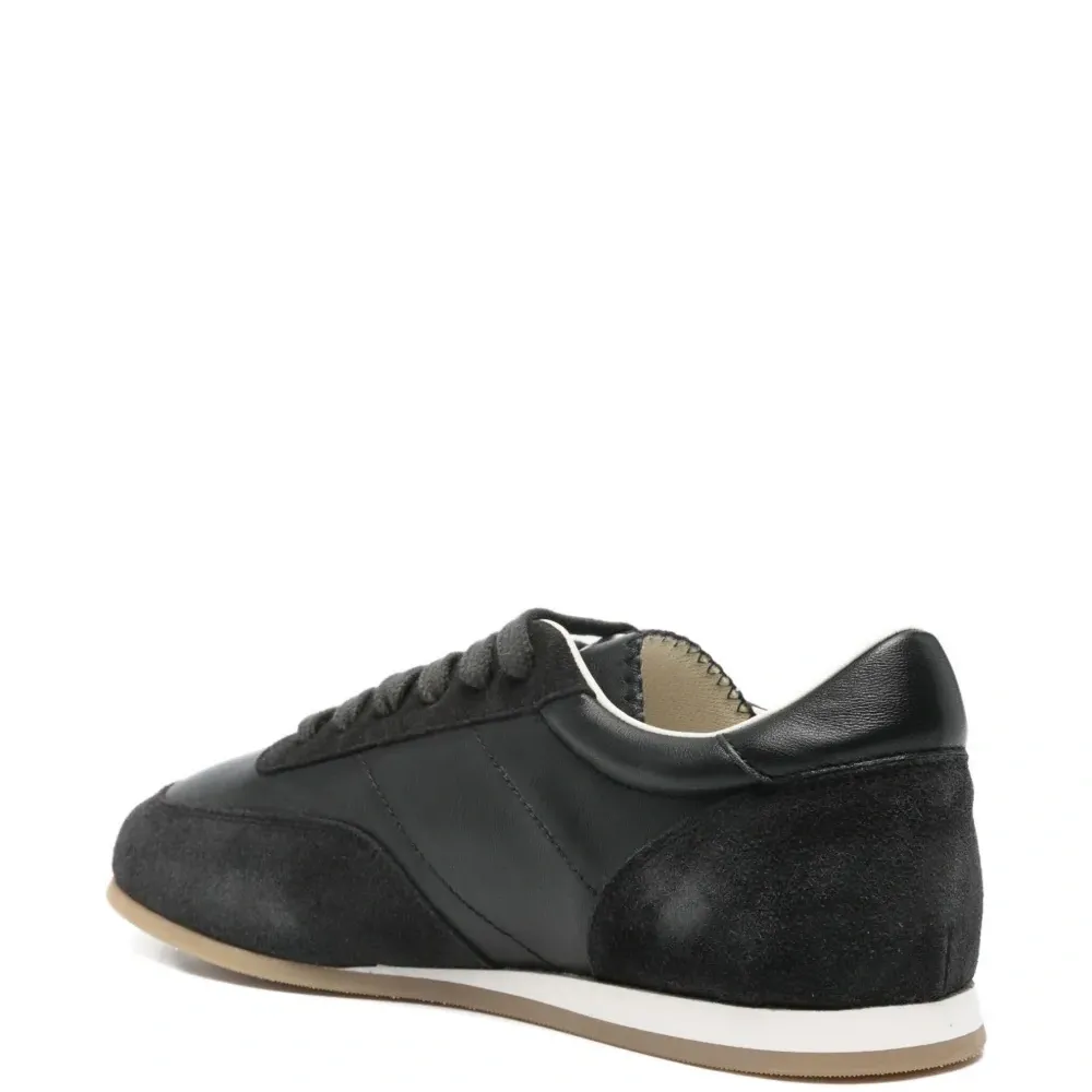 Кожаные кроссовки