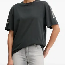 Футболка с логотипом