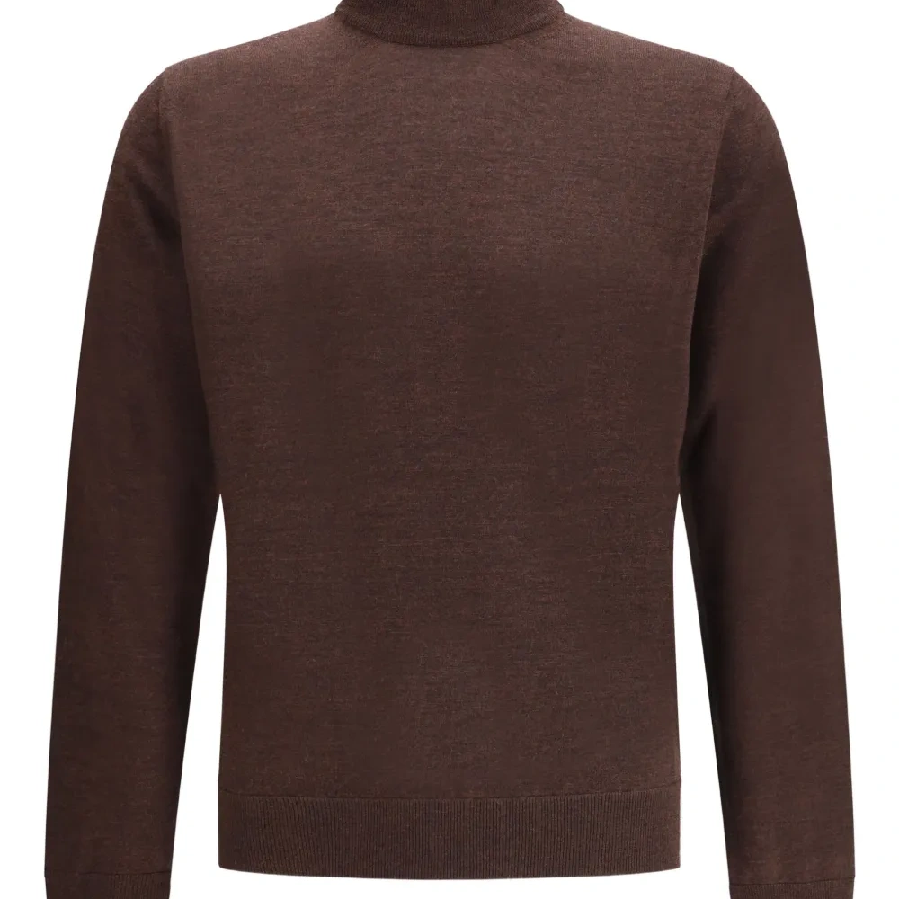 Свитер с длинными рукавами и воротником-стойкой