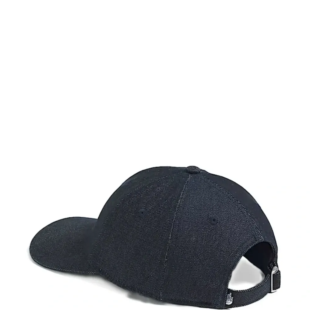 Бейсболка с вышитым логотипом