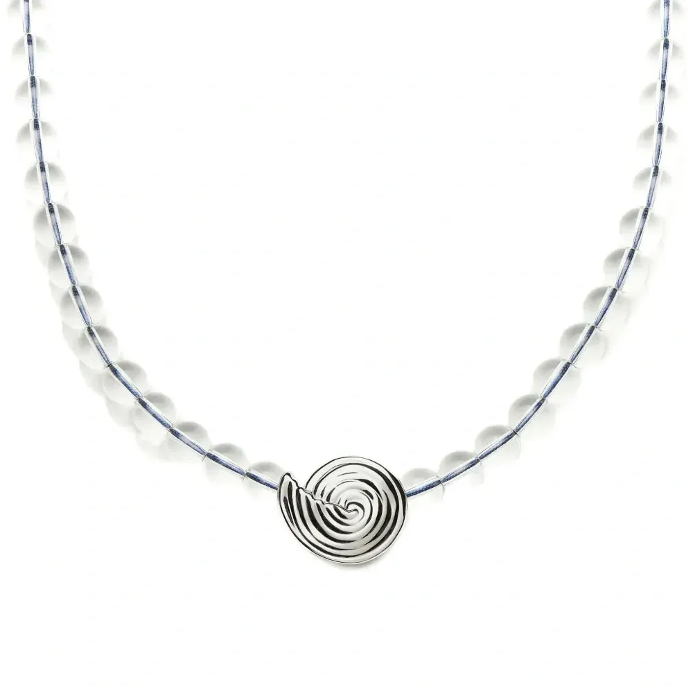 Ожерелье с бусинами и подвеской-спиралью