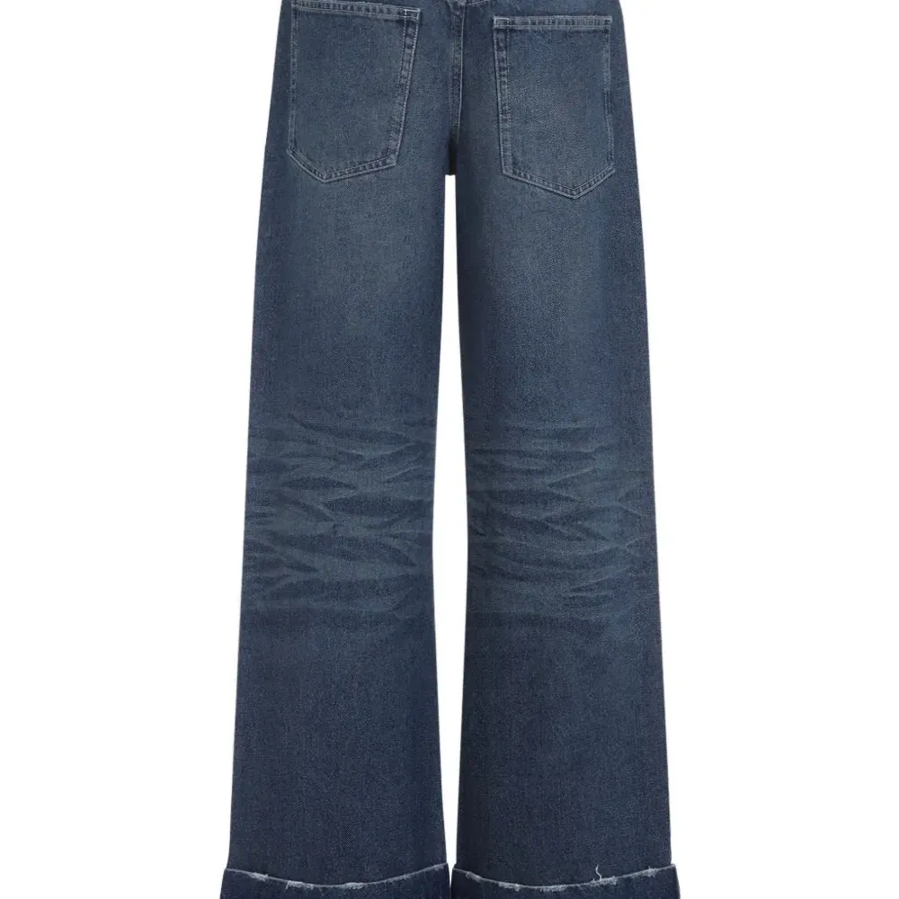 Джинсы с эффектом потертости