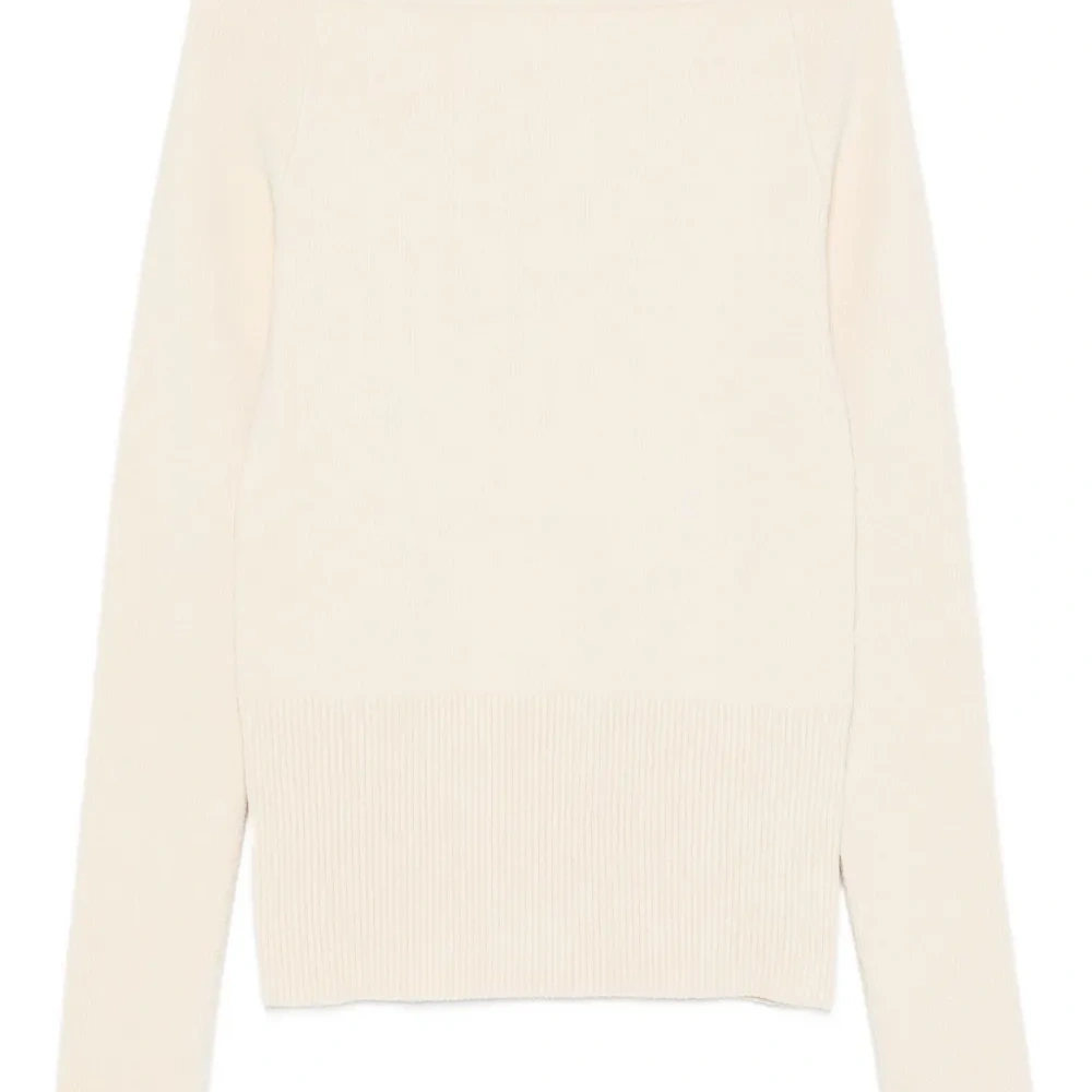 Свитер с вырезом лодочка