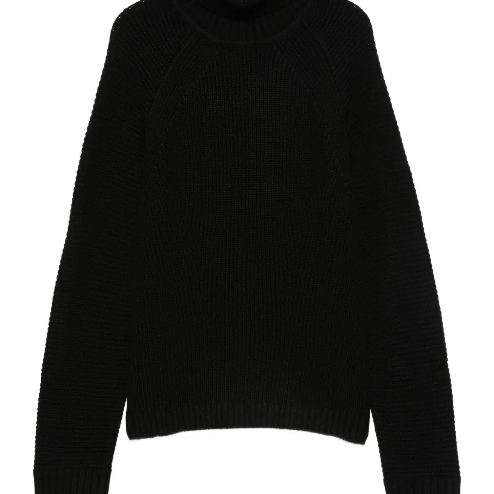 Свитер с воротником-стойкой