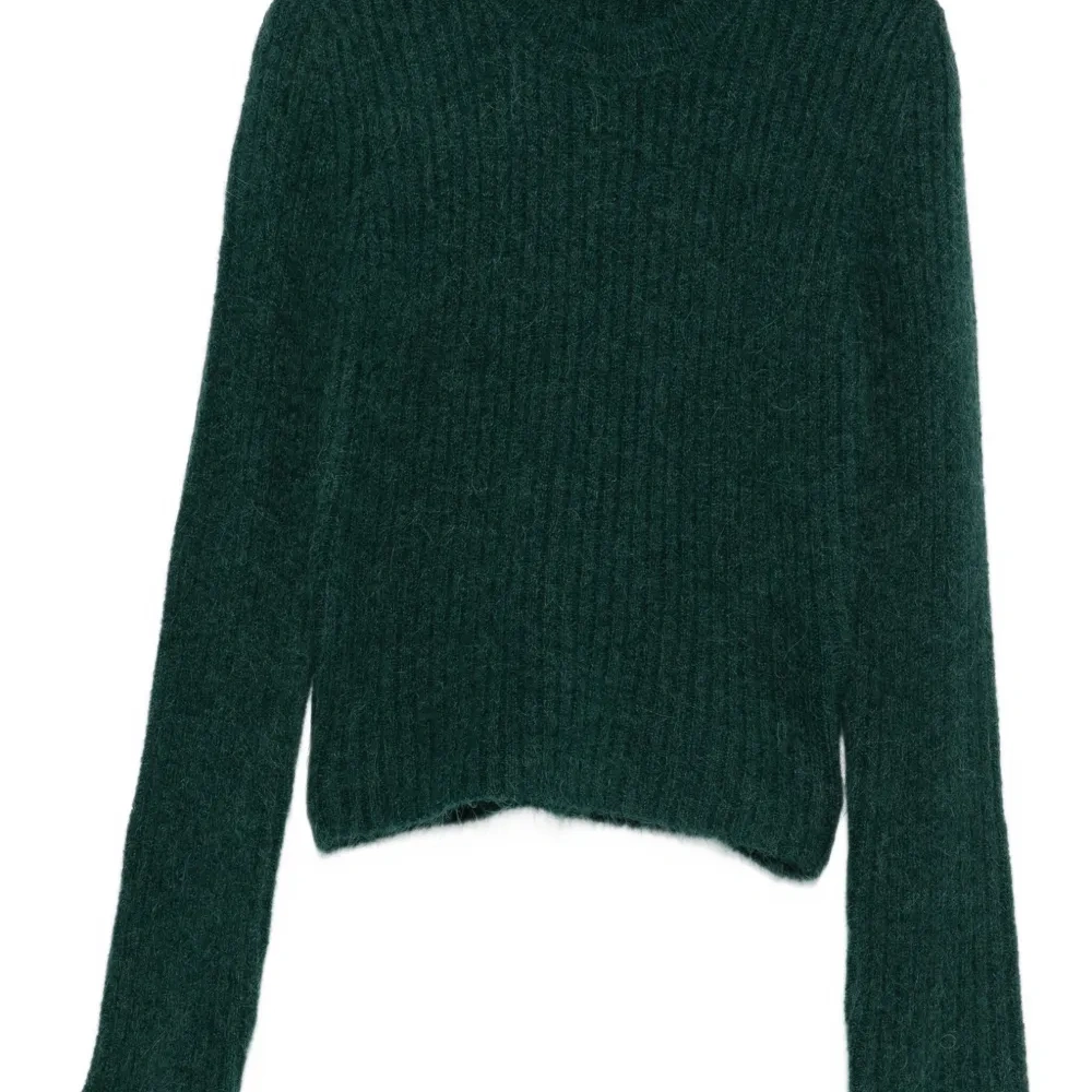 Свитер с круглым вырезом