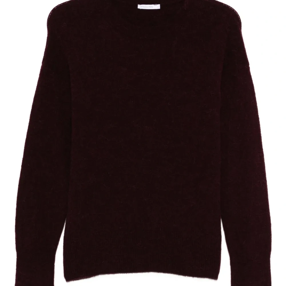 Свитер с круглым вырезом