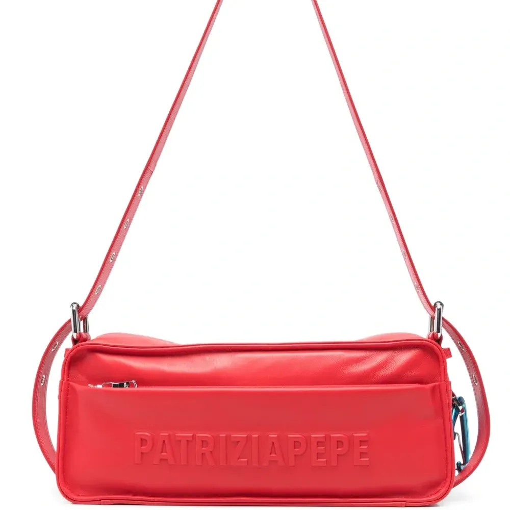 Сумка на плечо с тисненым логотипом Сумка на плечо с тисненым логотипом