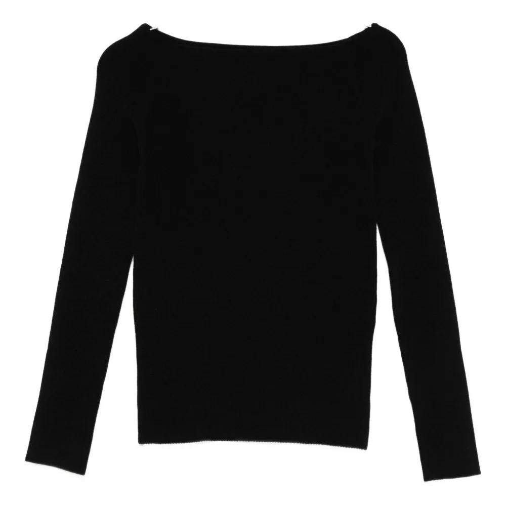 Свитер с вырезом лодочка